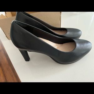 Clarks - Ambyr joy black leather heels